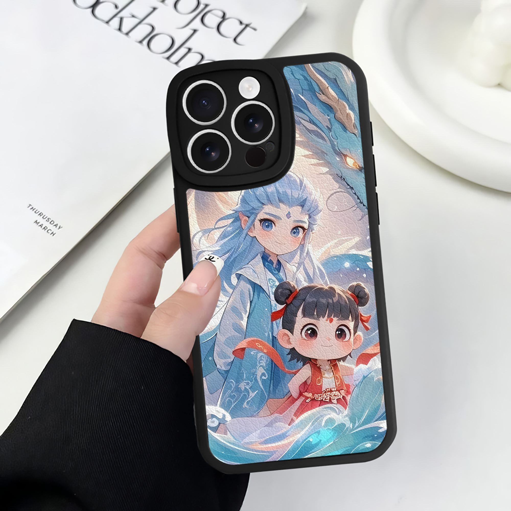 （画像用） Ne Zha 2 ナタ 魔童の大暴れ 【iPhone 16シリーズ対応】シリコンスマホケース（レザー調） 材質：シリコン